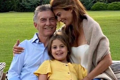 Mauricio Macri junto a su esposa Juliana Awada y su hija Antonia en el día de su cumpleaños