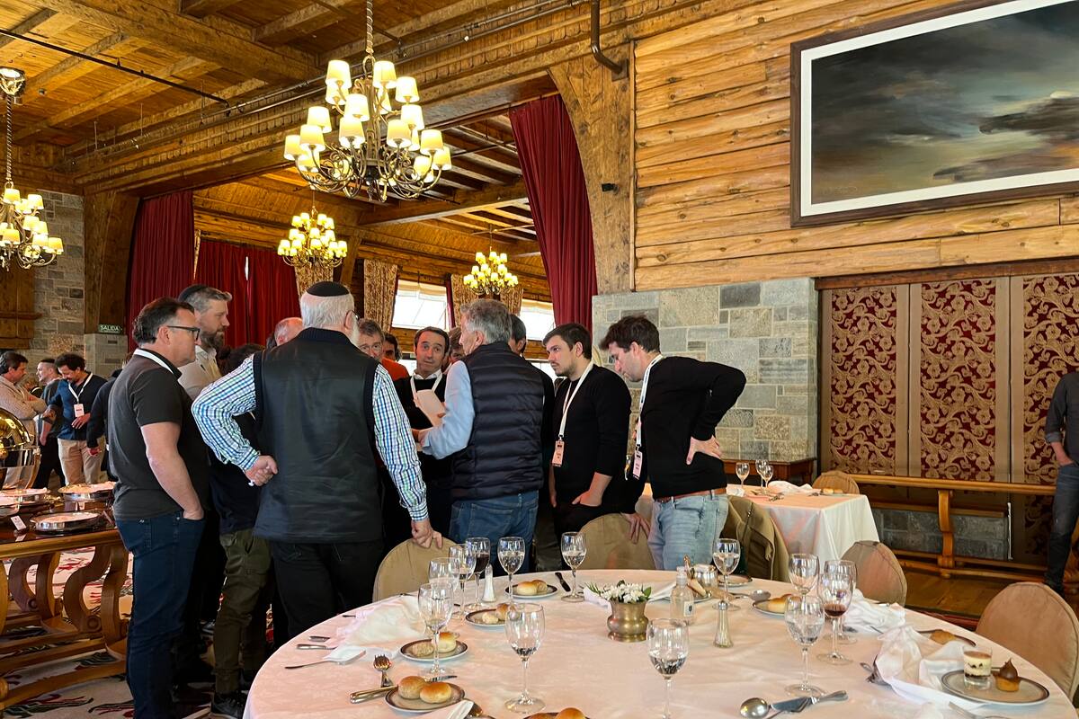 Mauricio Macri junto con Eduardo Elsztain Marcos Galperin y demás empresarios en el hotel Llao Llao