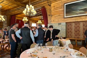 Mauricio Macri junto con Eduardo Elsztain Marcos Galperin y demás empresarios en el hotel Llao Llao