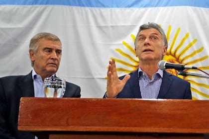 Mauricio Macri junto Oscar Aguad