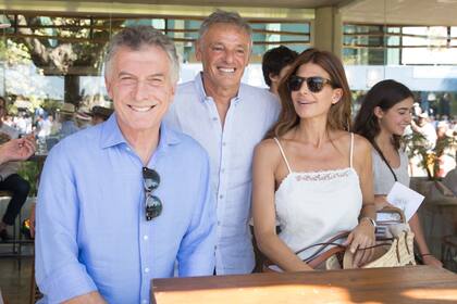 Mauricio Macri llegó temprano y tomó algo con Juliana Awada y con Francisco Cabrera, que se desempeñó como ministro de Producción durante su presidencia.