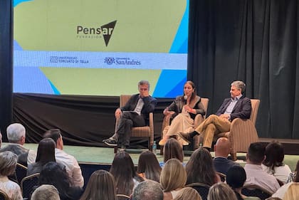 Mauricio Macri, María Eugenia Vidal y Jorge Macri, en el cierre del evento de Pro en el Hotel Abasto