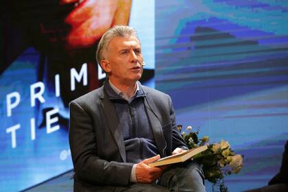 Mauricio Macri presentó su libro Primer tiempo en Mendoza y respondió a preguntas de jóvenes universitarios