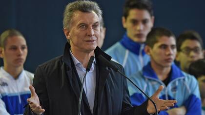 Mauricio Macri reapareció durante un acto en Llavallol y anunció beneficios para clubes de barrio