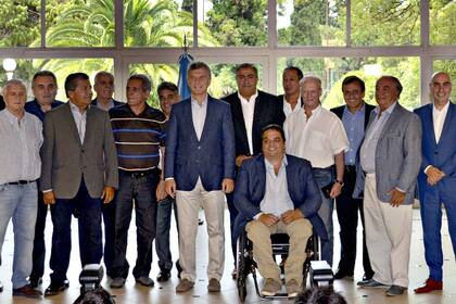 Mauricio Macri recibió ayer a la cúpula de la CGT en Olivos con un brindis por el fin de año