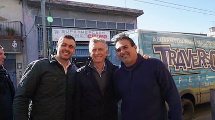 Mauricio Macri recorrió ayer una zona comercial en Ituzaingó