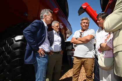Mauricio Macri recorrió stands de la exposición