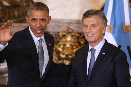 Mauricio Macri reveló que está leyendo la biografía de Barack Obama y se conoció la especial dedicatoria del libro