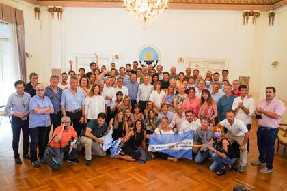 Mauricio Macri, rodeado de los dirigentes de Pro que fueron a Dolores
