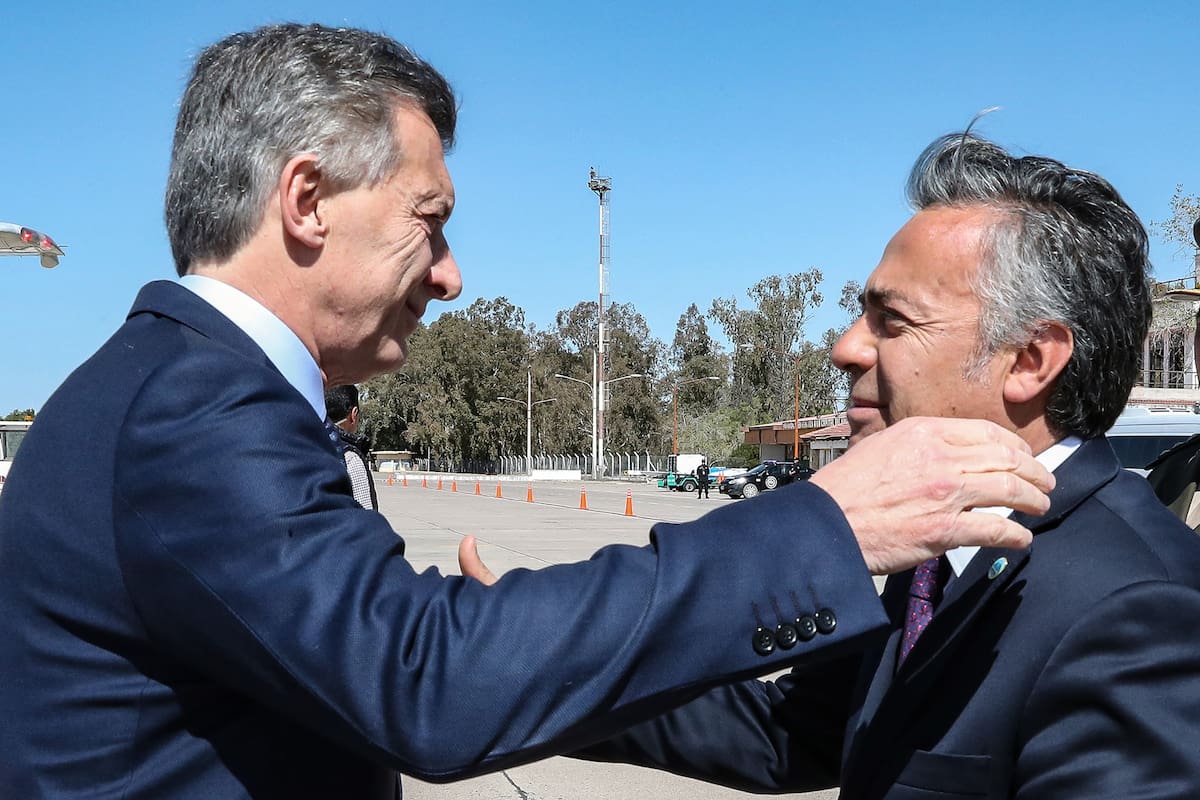Mauricio Macri saluda a Alfredo Cornejo, gobernador de Mendoza 06/09/18