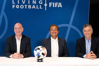 Mauricio Macri tuvo su primera acción oficial en la fundación FIFA