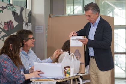 Mauricio Macri votó en la escuela Lenguas Vivas