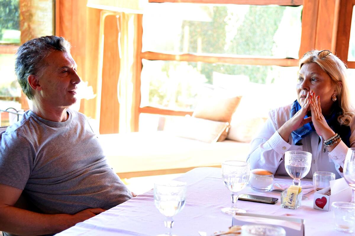 Mauricio Macri y Elisa Carrió desayunando durante las PASO de 2017