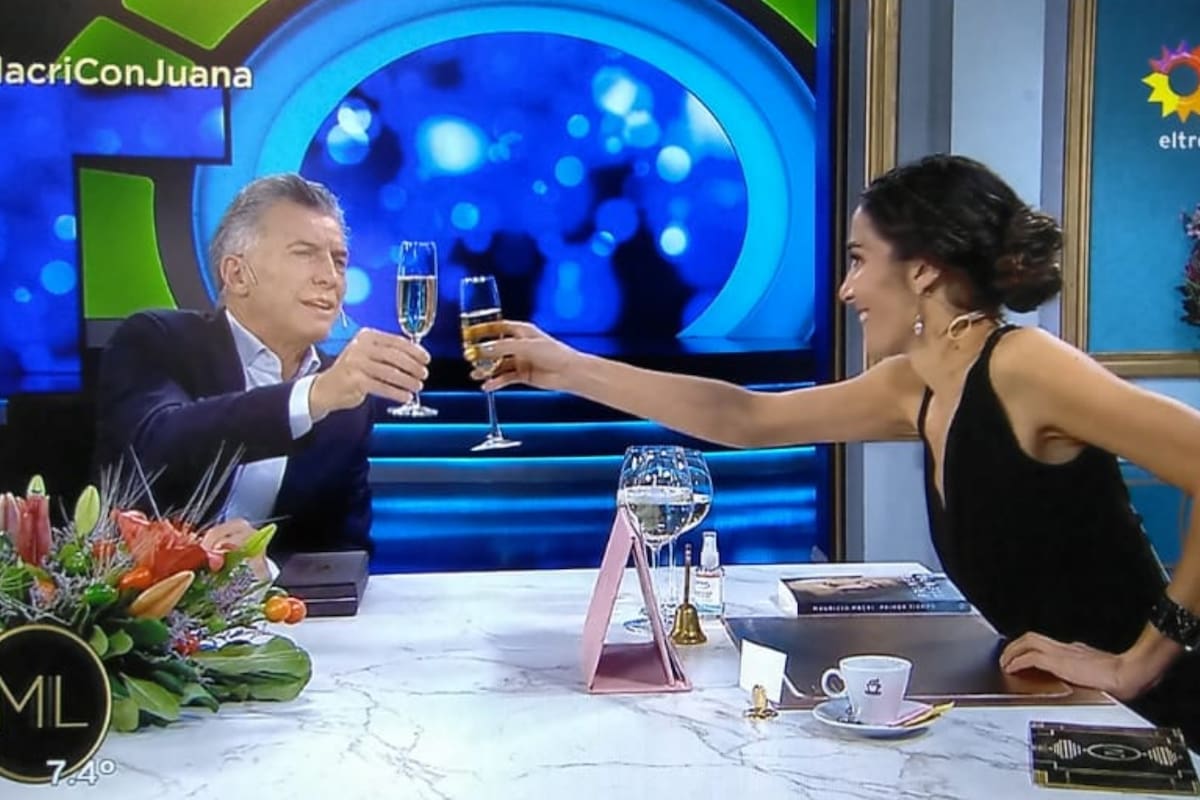 Mauricio Macri y Juana Viale brindaron al final del programa