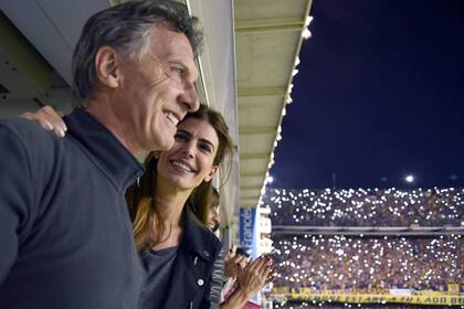 Mauricio Macri y Juliana Awada, en la cancha de Boca Juniors
