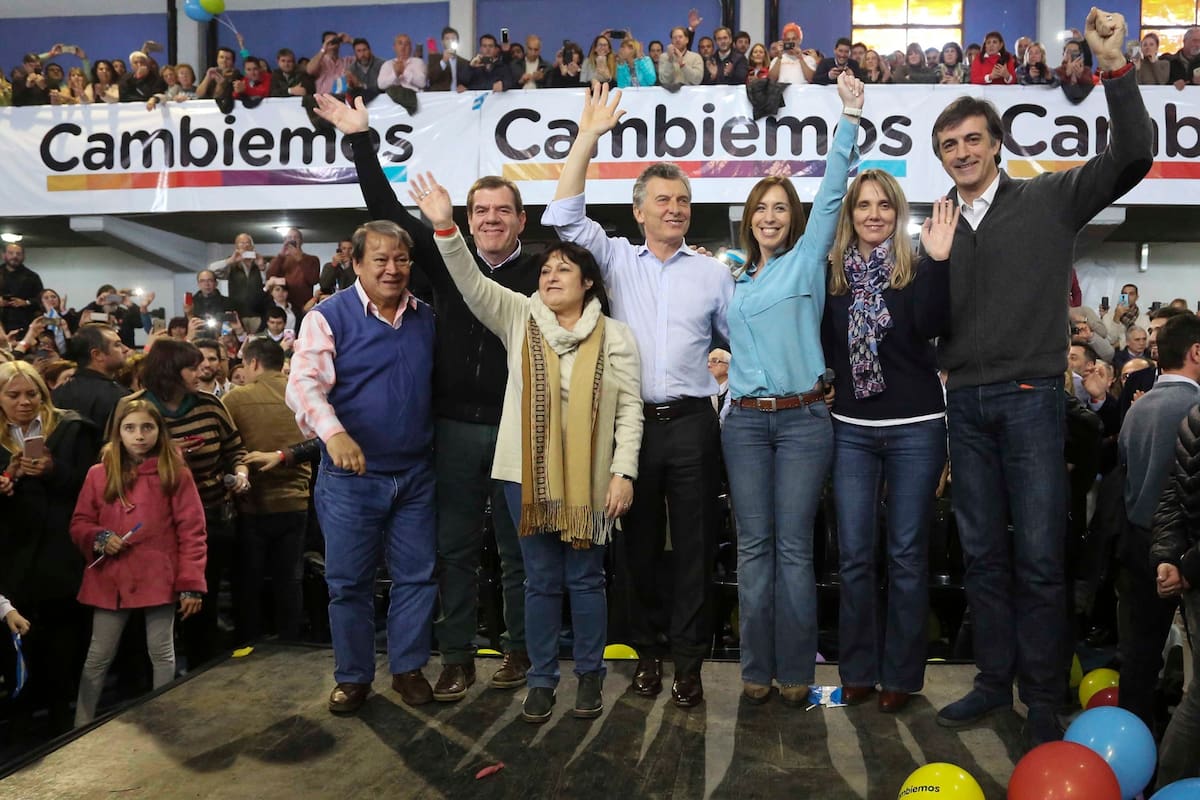 Mauricio Macri y María Eugenia Vidal en un acto de campaña en Azul