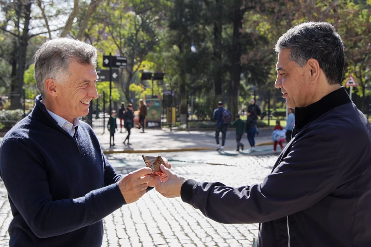 Mauricio Macri y su primo, Jorge, durante la campaña de 2023