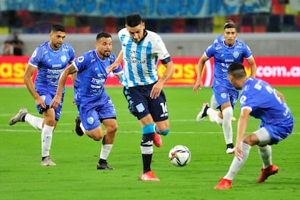 Mauricio Martínez fue gran protagonista en el primer tiempo: hizo un gol pronto y salió lesionado sobre el cierre.
