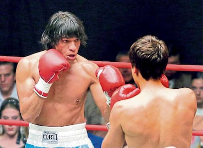 Mauricio Paniagua encarna a la clásica estampa joven de quien fue uno de los grandes ídolos deportivos argentinos con un final trágico y controvertido