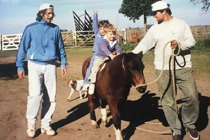 Mauricio Pochettino con su hermano Javier, su hijo Sebastiano y su sobrino Lucas, en Murphy