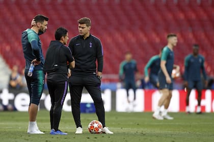 Mauricio Pochettino, en un entrenamiento de Tottenham Hotspur en el estadio Metropolitano, de Madrid, para la final de la Champions League.