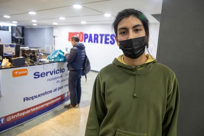Mauricio Prieto, segundo gerente y encargado de la administración de la empresa de servicio técnico InfoPartes