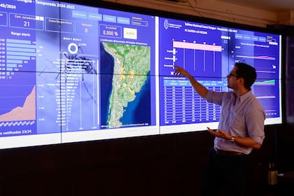 Mauro Bertolini, miembro de la Unidad de Coordinación de Dengue, presentó el nuevo tablero para monitorear el avance de los casos de dengue en la Argentina