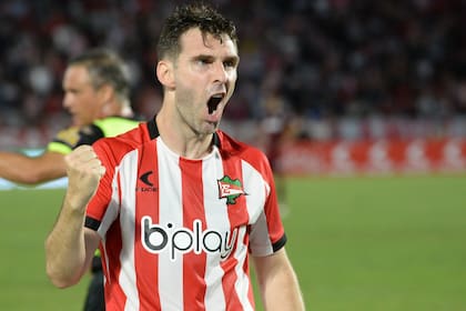 Mauro Boselli tuvo un regreso a puro gol en Estudiantes, que se mantiene expectante en todas las competencias