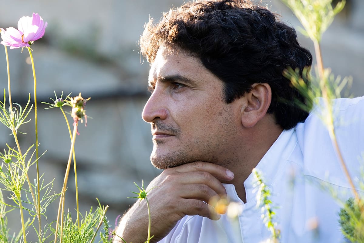 Mauro Colagreco en el jardín de Mirazur, elegido mejor restaurante del mundo en 2019.
