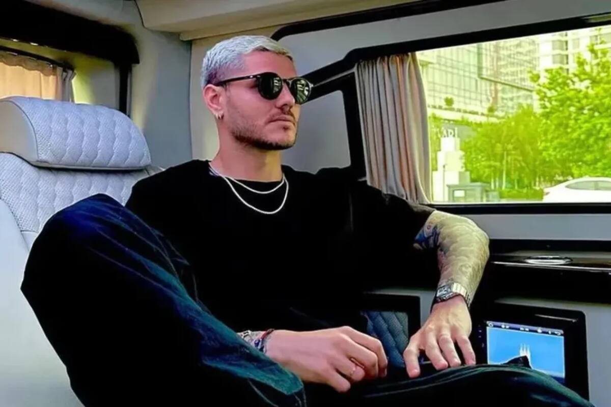 Mauro Icardi arriba de su lujoso Rolls Royce