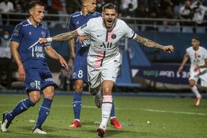 Mauro Icardi celebra su gol; fue el del triunfo de Paris Saint Germain