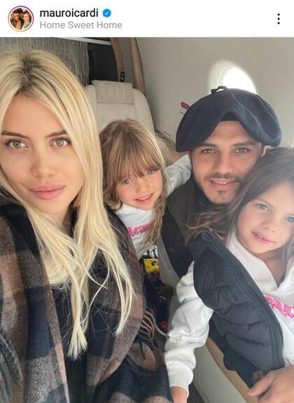 Mauro Icardi compartió una foto con Wanda y dos de sus hijas