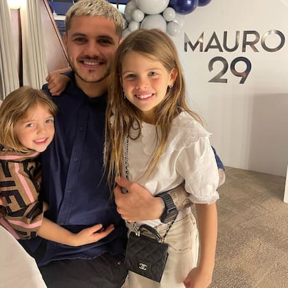 Mauro Icardi con Isabella y Francesca