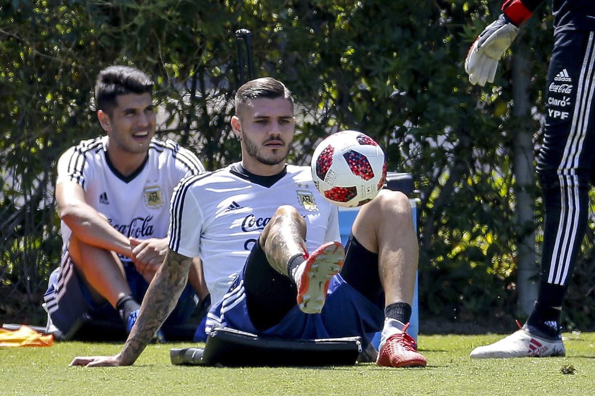 Mauro Icardi en la practica de la selección