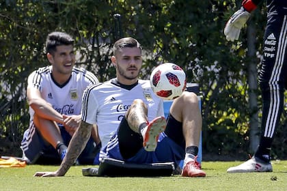 Mauro Icardi en la practica de la selección