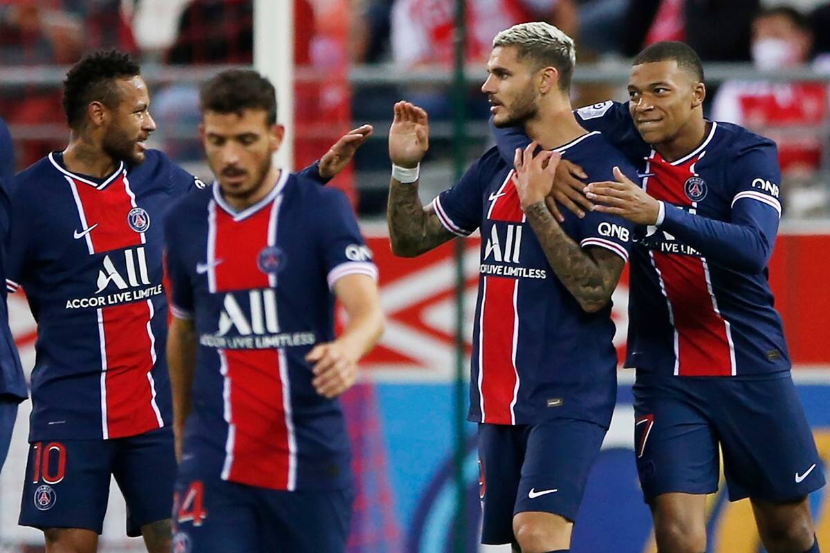 Mauro Icardi festeja su gol con Mbappé y Neymar para el PSG