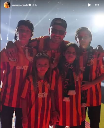 Mauro Icardi junto a Valentino, Benedicto, Francesca e Isabella