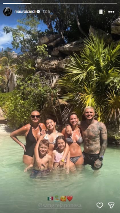 Mauro Icardi y la China Suárez con la madre y los tres hijos de ella durante sus vacaciones en México (Foto: Instagram @mauroicardi)