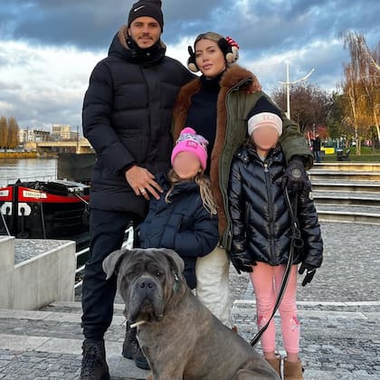 Mauro Icardi y Wanda Nara junto a sus dos hijas, Isabella y Francesca, cuando todavía estaban juntos (Foto: Instagram @mauroicardi)