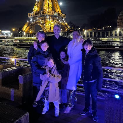 Mauro Icardi y Wanda Nara junto a toda su familia
