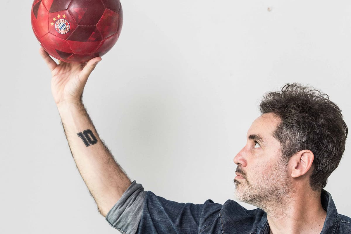 Mauro Potenzoni: “Muchos alumnos me preguntan si es por Messi, así que es una manera de que conozcan a Maradona”.