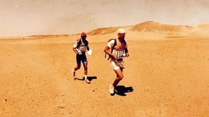 Mauro Prosperi se anotó en la maratón des Sables junto a un amigo