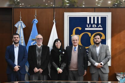 Mauro Tanos junto a Alberto Pagliano, expresidente de Nación Seguros, y Silvina Batakis, exdirectora del Banco Nación