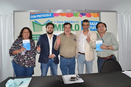 Mauro Tanos y Rodolfo Tailhade durante la presentación del libro "Transparencia Institucional", en el partido de Merlo