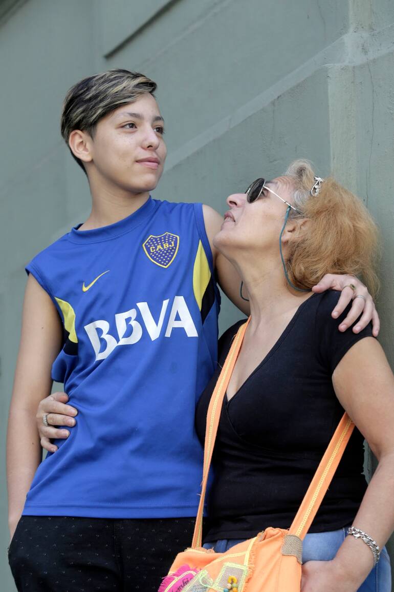 Mauro tiene 15 años y fue el primer varón trans de la ciudad de Buenos Aires en tener su nuevo DNI; la reciente ley porteña que establece el 29 de octubre como “Día de la Promoción de los Derechos de las Infancias y Adolescencias Trans" adoptó esa fecha en homenaje a él