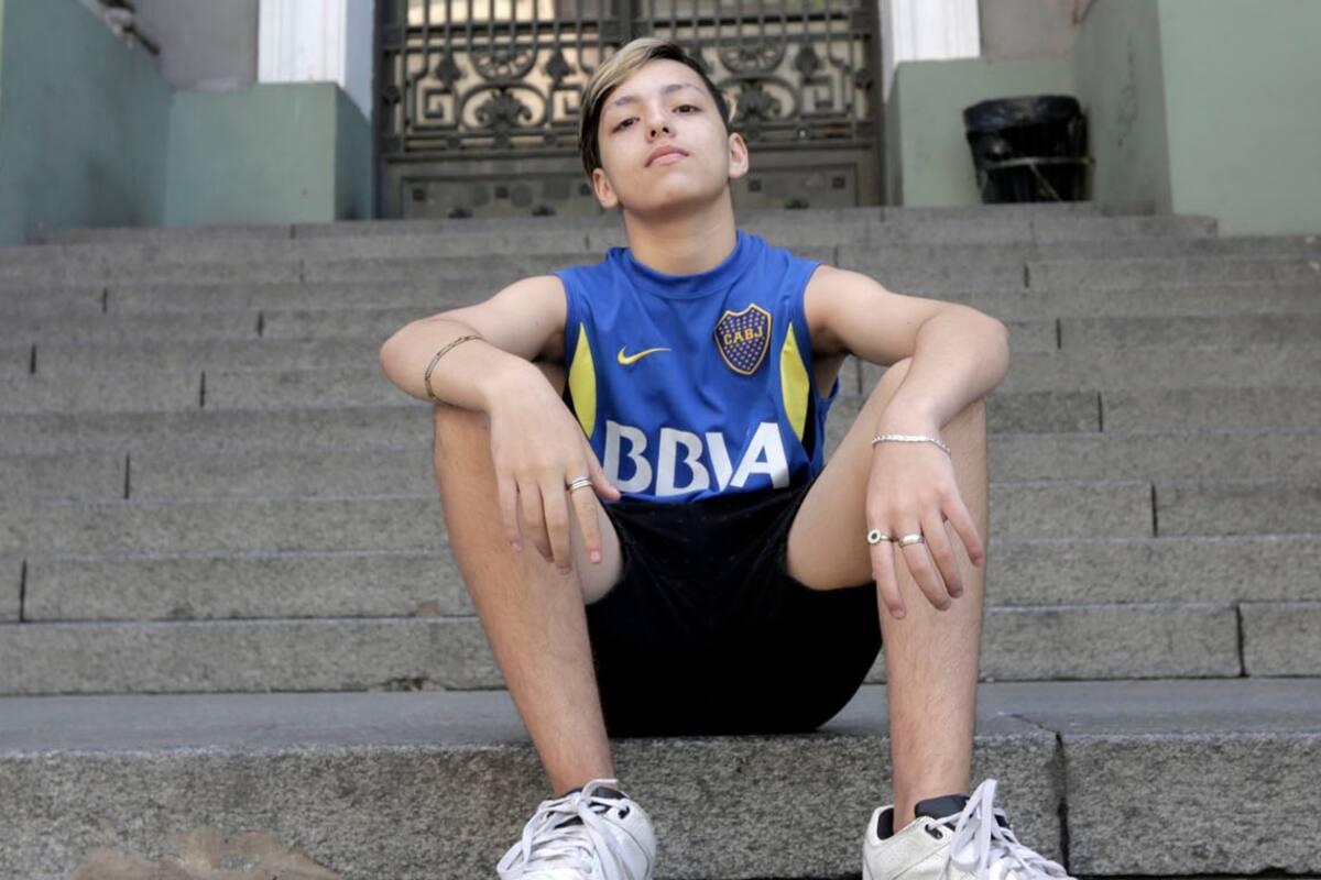 Mauro tiene 15 años y fue el primer varón trans de la ciudad de Buenos Aires en tener su nuevo DNI; la reciente ley porteña que establece el 29 de octubre como “Día de la Promoción de los Derechos de las Infancias y Adolescencias Trans" adoptó esa fecha en homenaje a él