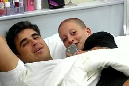 Mauro y Furia mantienen una relación amorosa (Captura video)