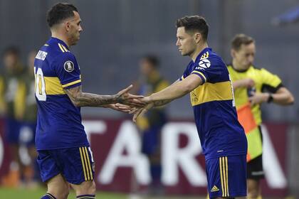 Mauro Zárate enrta por Carlos Tevez en Boca-Libertad por la Copa Libertadores.