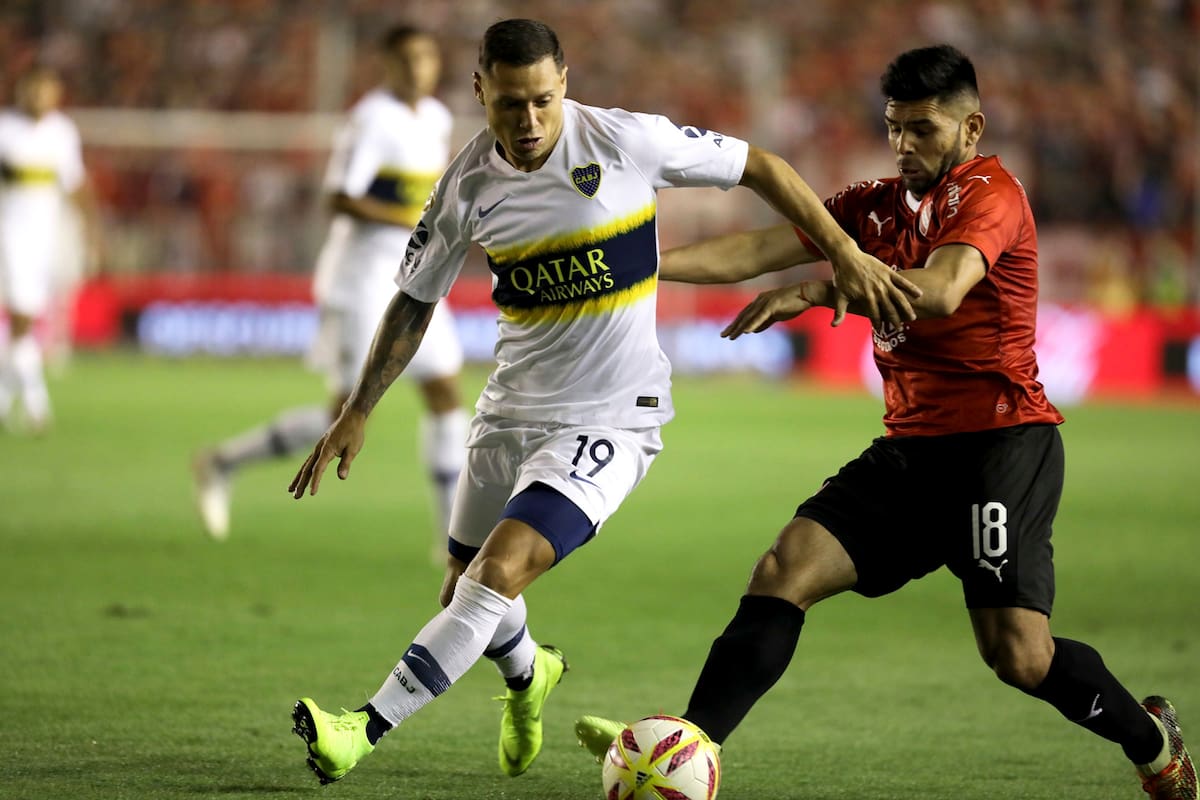 Mauro Zárate jugó como volante por la izquierda ante Independiente