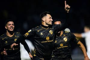Mauro Zárate tuvo un buen regreso al fútbol argentino con la camiseta de Platense: el Calamar ganó los dos primeros partidos de la Liga